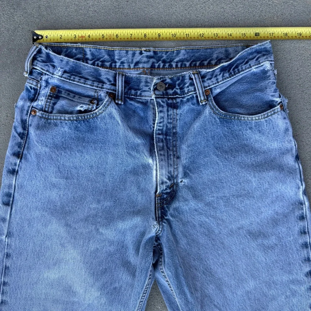 Levi's 550 Relaxed Fit Jeans Mens 36x30 Light Wash Blue Denim Distressed Vintage - Picture 6 of 11